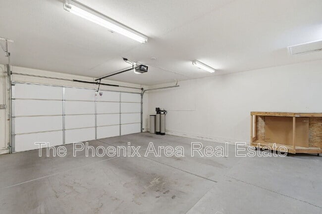 Building Photo - 507 W Nopal Ave