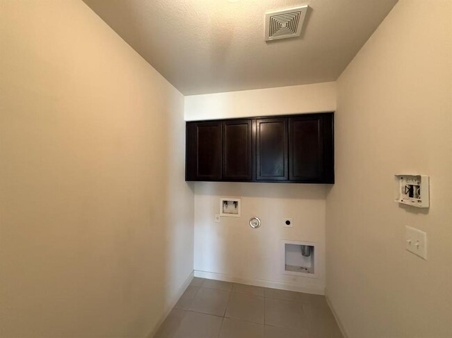 Building Photo - 1604 Colorado Bend Dr
