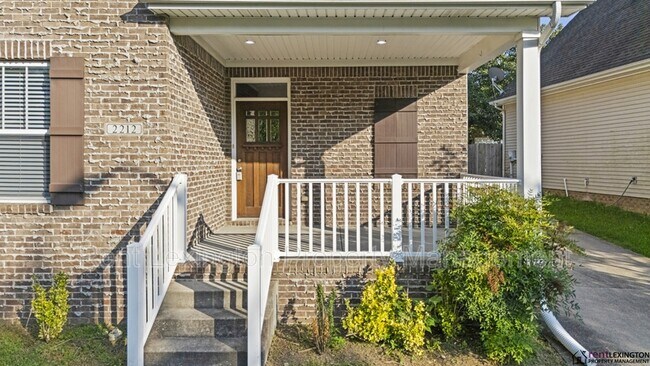 Building Photo - 2212 Pokeberry Park