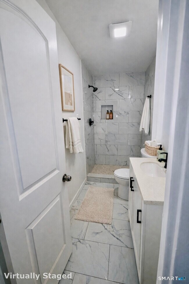 Building Photo - 1415 Stratford Ave