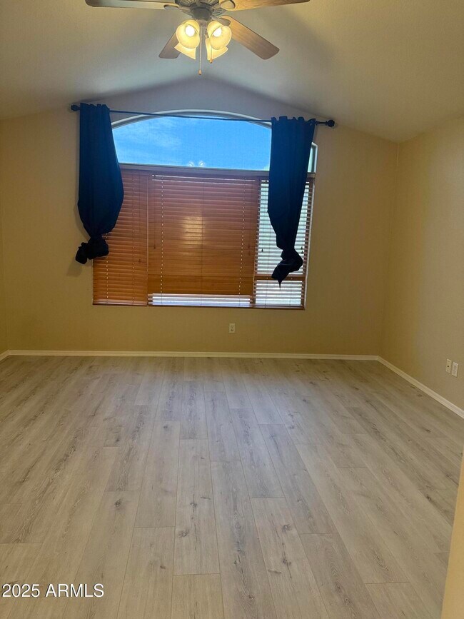 Building Photo - 1266 W Kingbird Dr