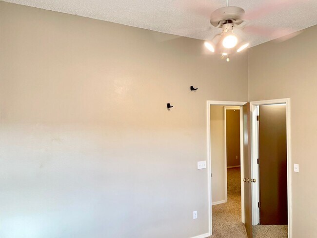 Building Photo - FANTASTIC 4 BEDROOM IN FAIRFAX