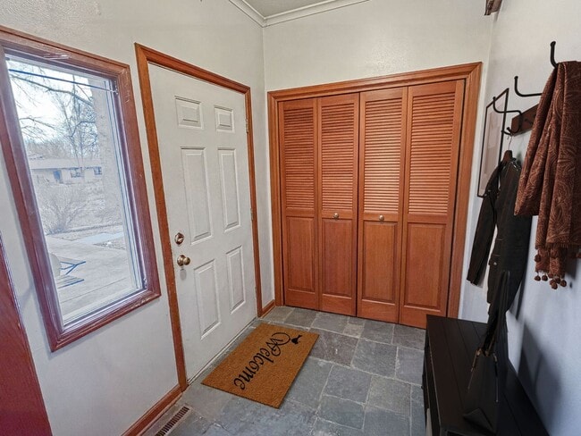 Building Photo - 5212 Lincoln Way