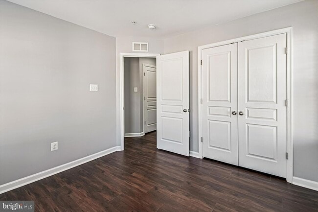 Building Photo - 7523 Holly Ridge Dr