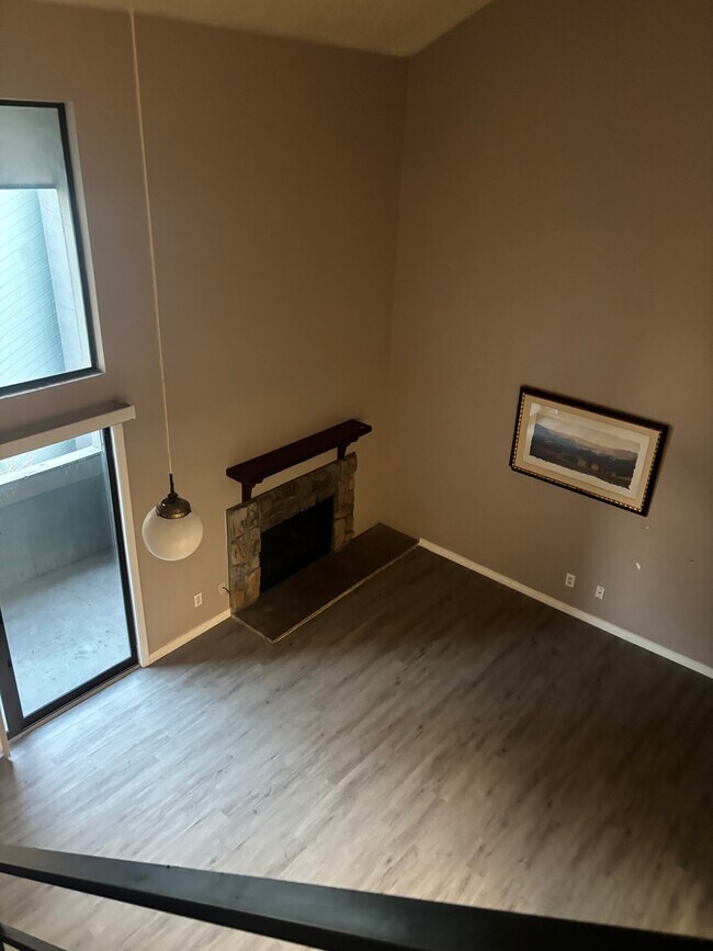 Building Photo - 14160 E Temple Dr