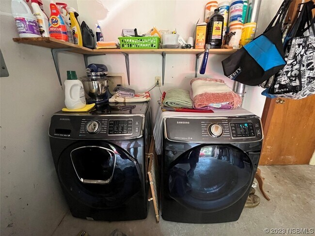 Building Photo - 802 Egret Ct