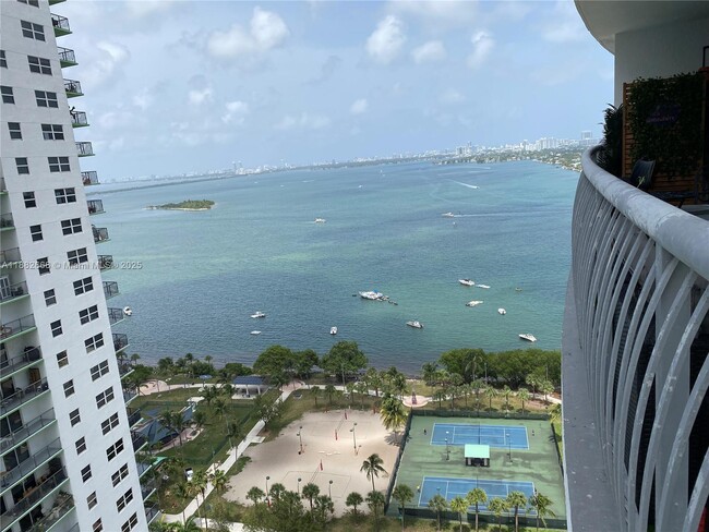 Building Photo - 1750 N Bayshore Dr