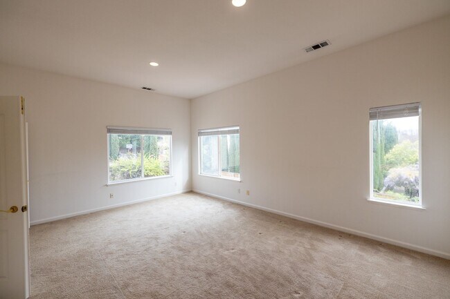 Building Photo - Beautiful Mission Hills Home