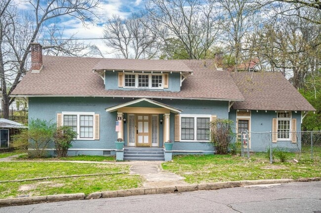 Building Photo - 113 Dell St