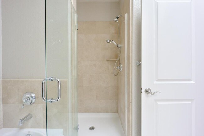 Building Photo - 492 Tyndall St