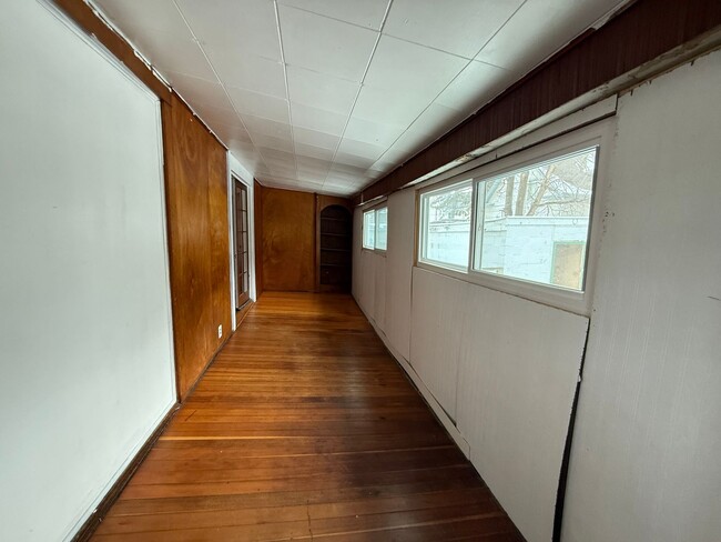 Building Photo - 1/2 OFF 1st MONTH'S RENT - Cozy Home w/ La...