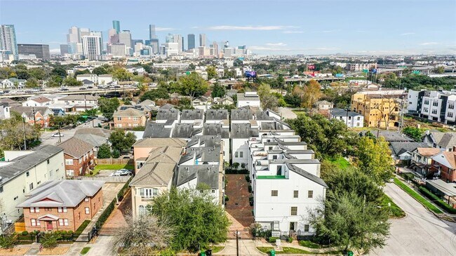 Building Photo - 1529 Rosewood St