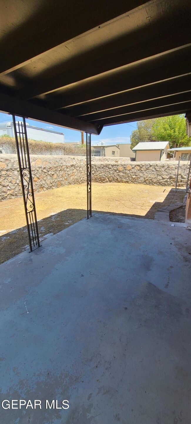 Building Photo - 8607 Mettler Dr