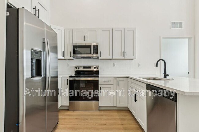 Building Photo - 221 S Bumby Ave
