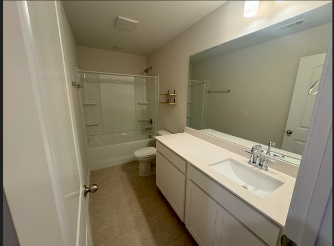 Building Photo - 16 Holland Ridge Cir