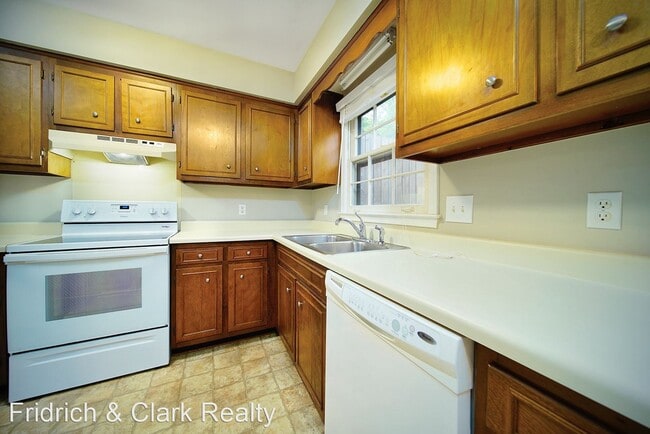 Building Photo - 2 br, 1.5 bath Apartment - 511 Hickory Villa