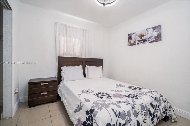 Building Photo - 690 E 10th Ave