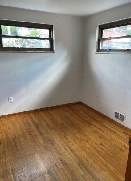 Building Photo - 799 Greenfield Ave