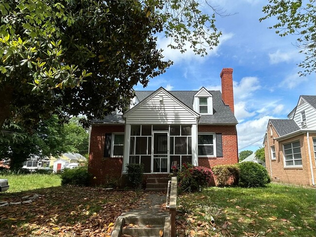 Primary Photo - 2812 Groveland Ave