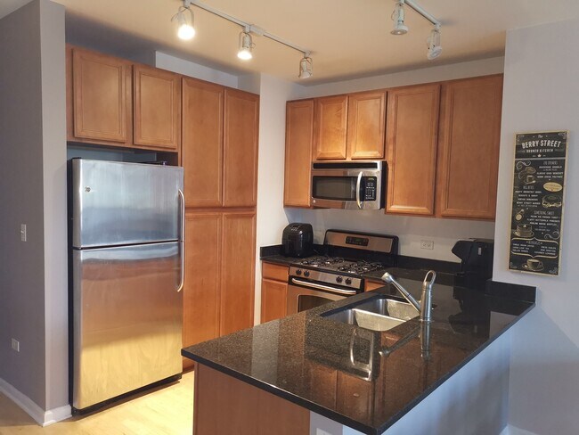 Building Photo - 1255 S State St