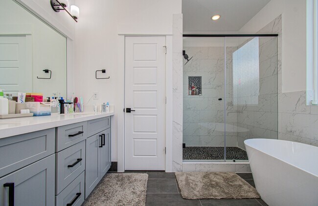 Building Photo - 8325 Springwood Crk Ln