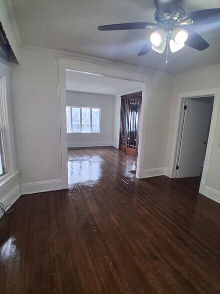 Building Photo - 690 E Utica St