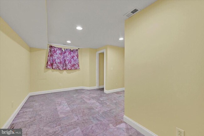 Building Photo - 221 E Lafayette Ave