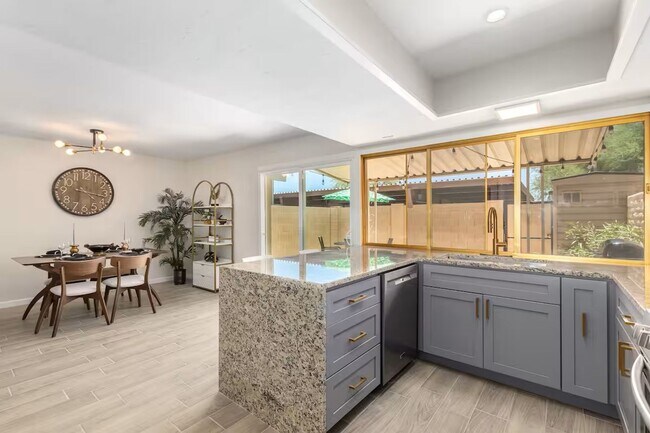 Building Photo - Heart of Old Town Scottsdale 2 bedroom 2.5 bathroom!