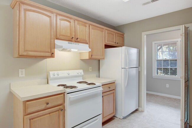 Building Photo - 1860 Piper Dr