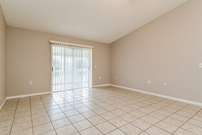 Building Photo - 65 Reeding Ridge Dr W