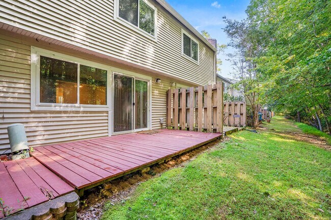 Building Photo - AVAILABLE NOW!! 2 Bedroom 2.5 Bathroom Townhome - Furnished!