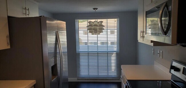 Building Photo - 5210 Wedgewood Ln