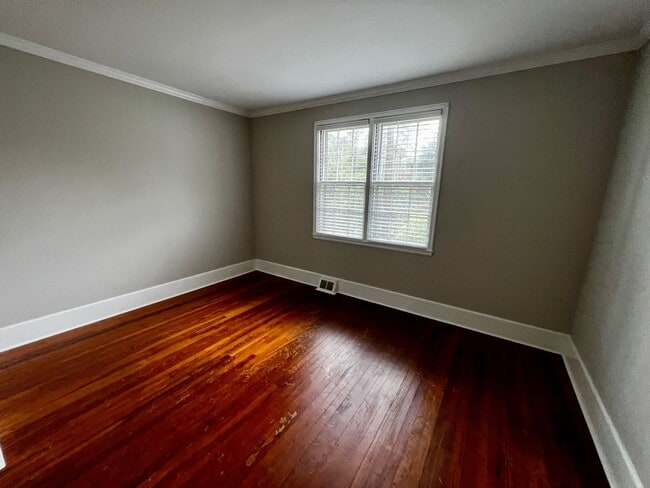Building Photo - 3800 Overbrook Dr