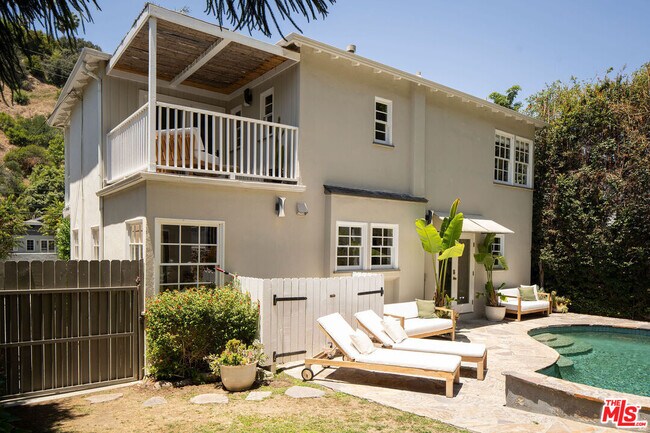 Building Photo - 2518 Canyon Dr