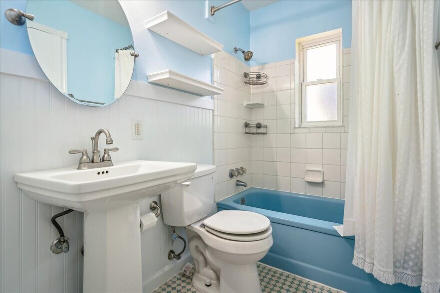 Building Photo - 3901 Lytle Cir