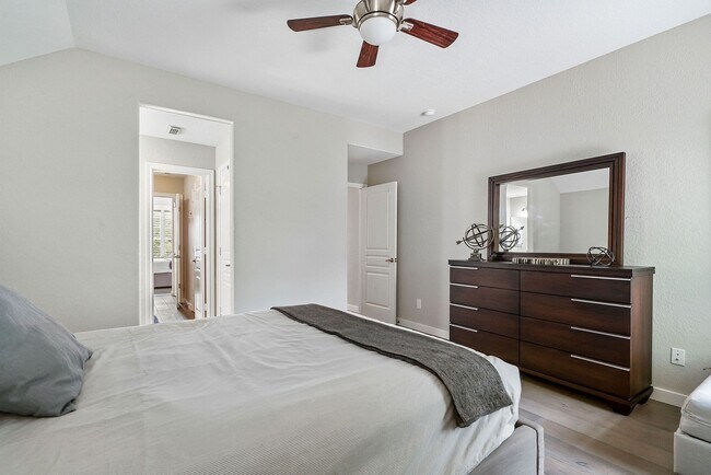Building Photo - 6 Stickley Ct