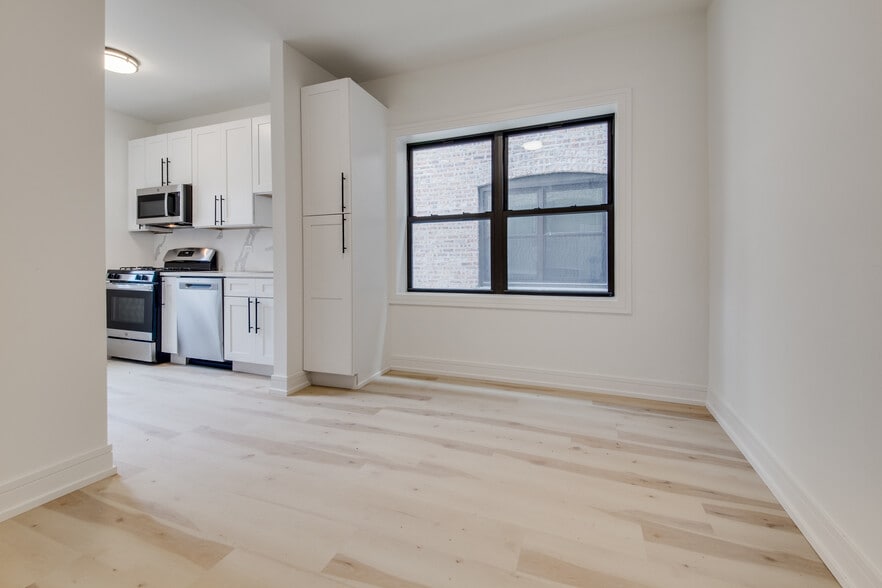 Building Photo - 3052 W Cortland St