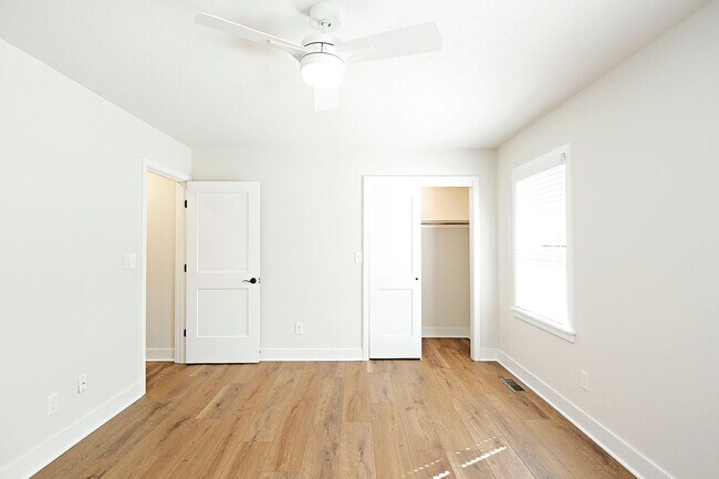 Building Photo - Newly Renovated Townhome in the Heart of Belmont
