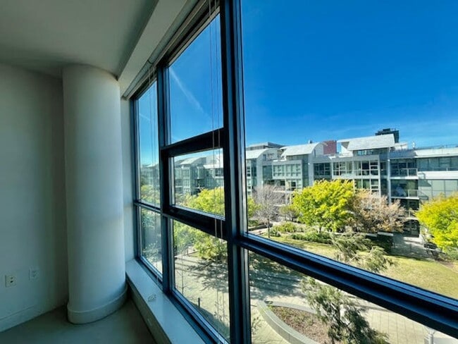 Building Photo - City living at its best! 2 BR/2 BA @ the M...