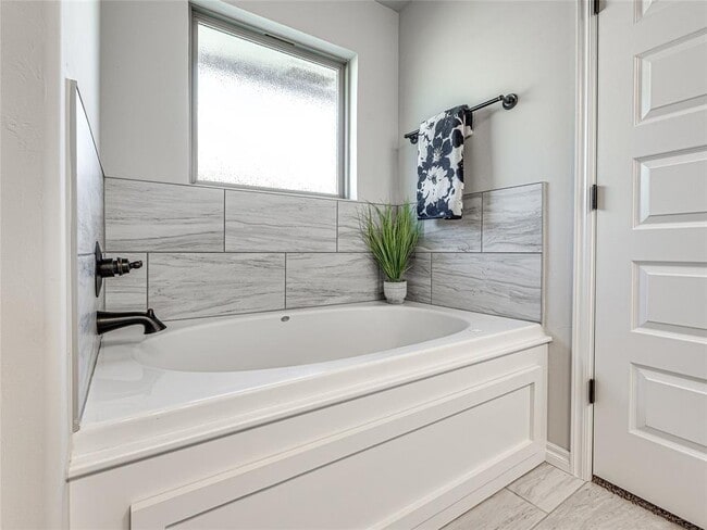 Building Photo - 526 Cherrybark Dr