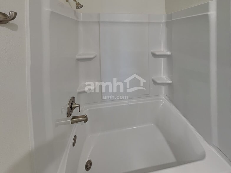 Building Photo - 5970 Sycamore Pl St