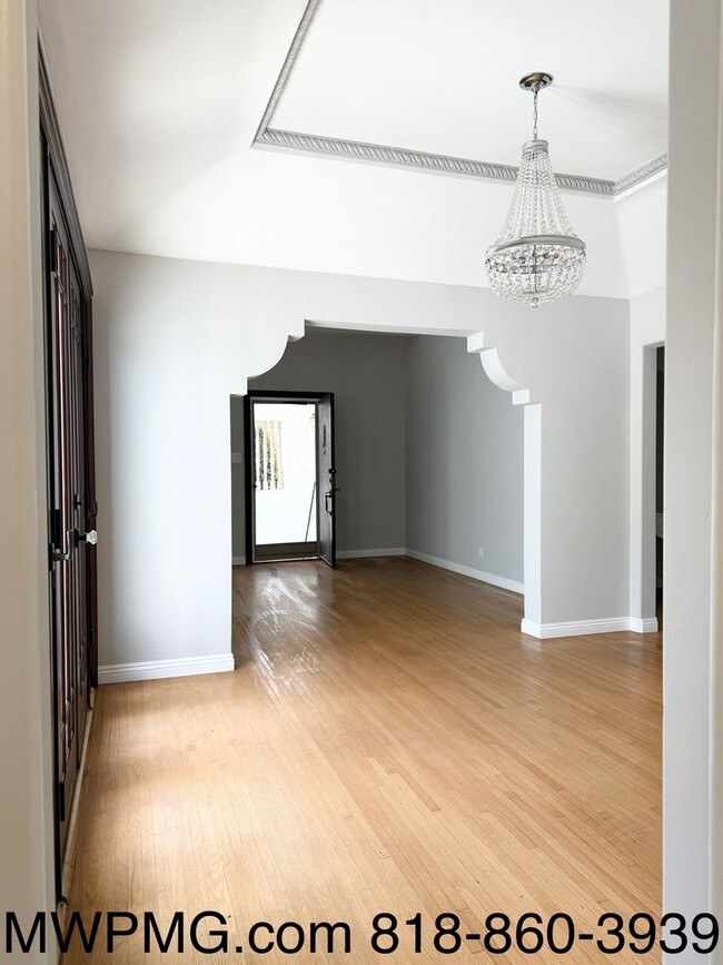 Building Photo - Ideally situated 2-Bed 2-Bath HOME