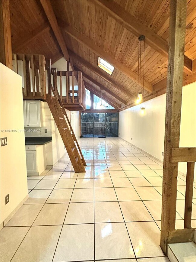 Building Photo - 497 N University Dr