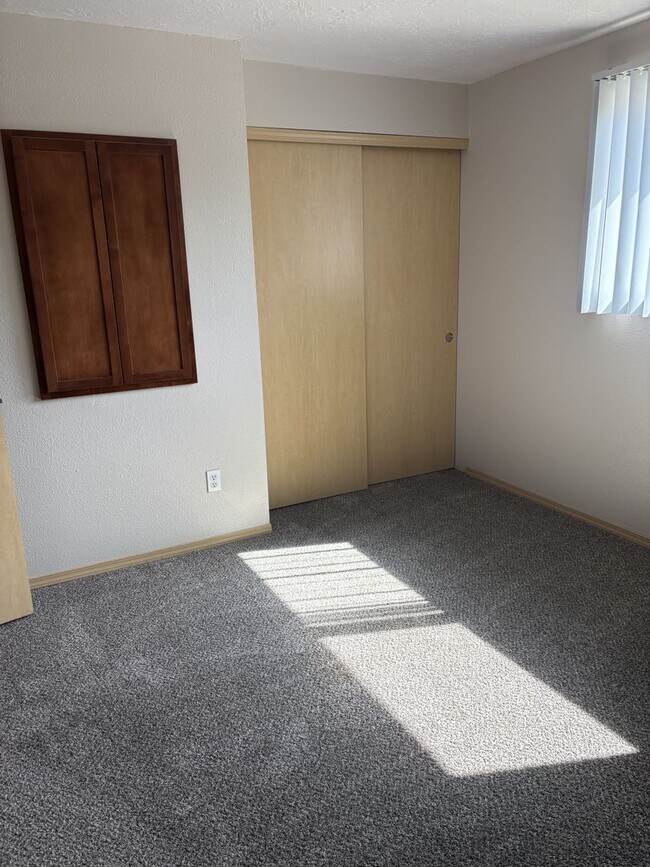Building Photo - REDUCED RENT & 1ST  FULL  MONTH'S  RENT  FREE  |  Pets Welcome!  |  NO monthly Pet Rent  | Showin...