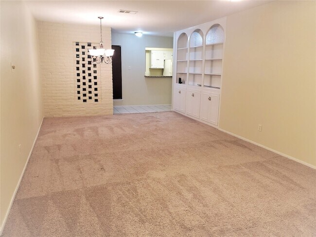 Building Photo - 13008 Trail Hollow Dr