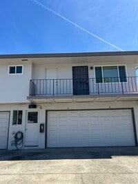 Building Photo - UPSTAIRS 2 BED UNIT IN ROSEVILLE!!