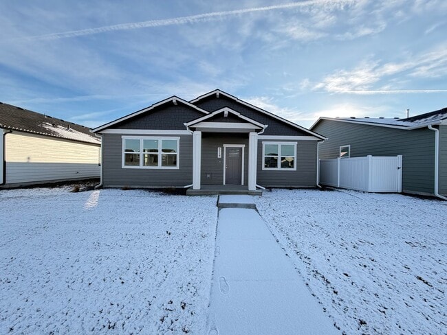 Building Photo - Brand New Post Falls Home!!