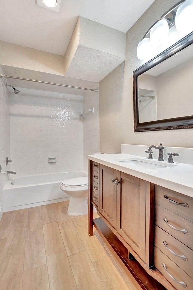 Building Photo - 6740 Lago Vista Terrace