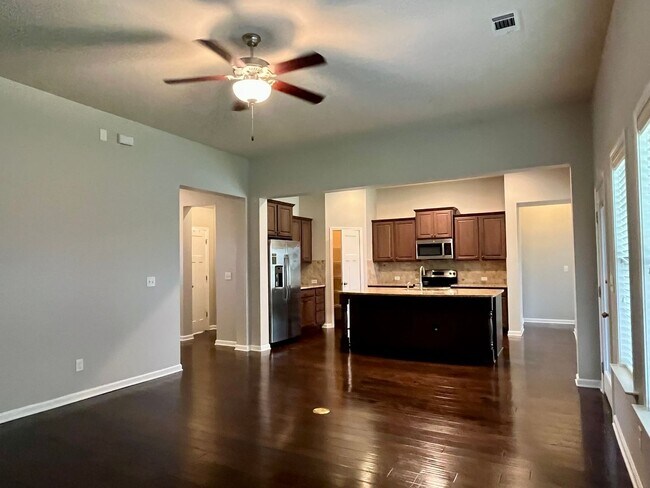 Building Photo - Deer Creek - 4BR/ 2 story/ 2500+SQFT