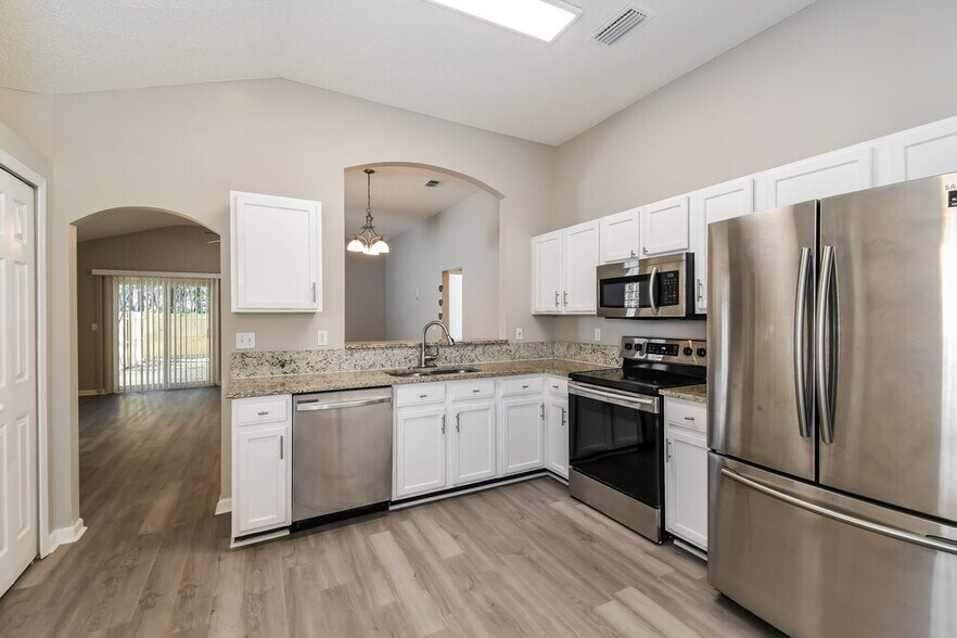 Building Photo - 2985 Mikris Dr E